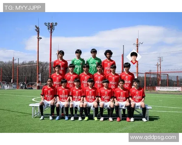 杭州足球队在全国足球团队协作排行榜中荣登第七名展现团队实力与默契 杭州足球队在全国足球团队协作排行榜中荣登第七名展现团队实力与默契