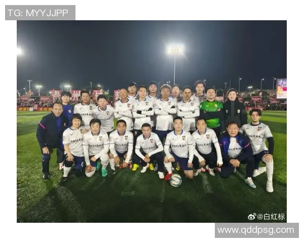 足球明星同框对比揭示不同风格与技艺的碰撞与融合 足球明星同框对比揭示不同风格与技艺的碰撞与融合