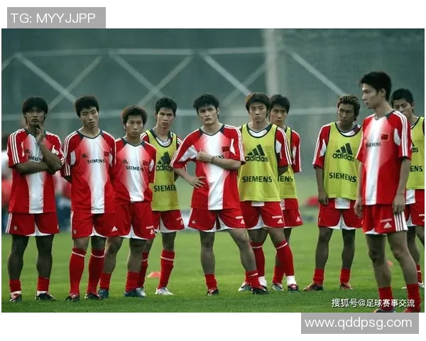 香港足球明星队精彩合照展现团结与拼搏精神的瞬间